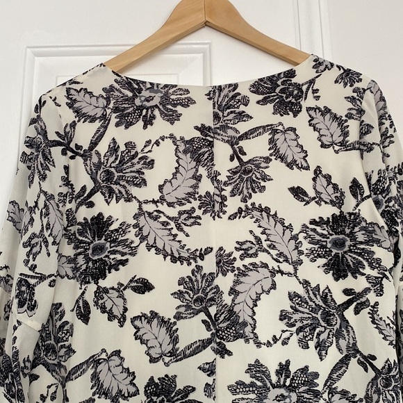 NWOT ASTR The Label mini dress with v-neck and statement sleeves. - Picture 10 of 16